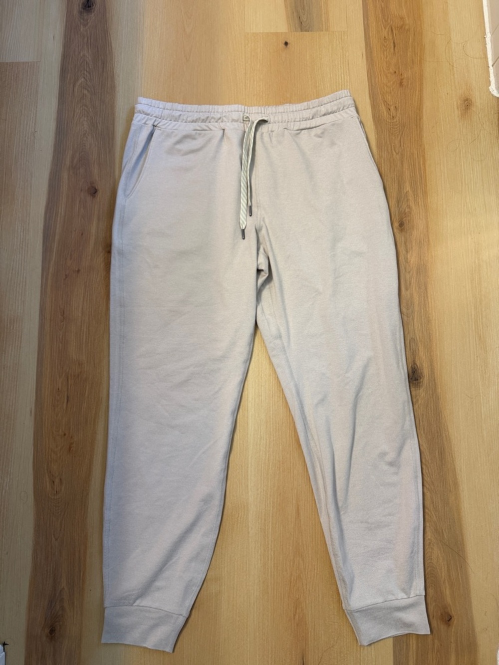 Vuori Women's Sunday Performance Joggers - Picture 3 of 6